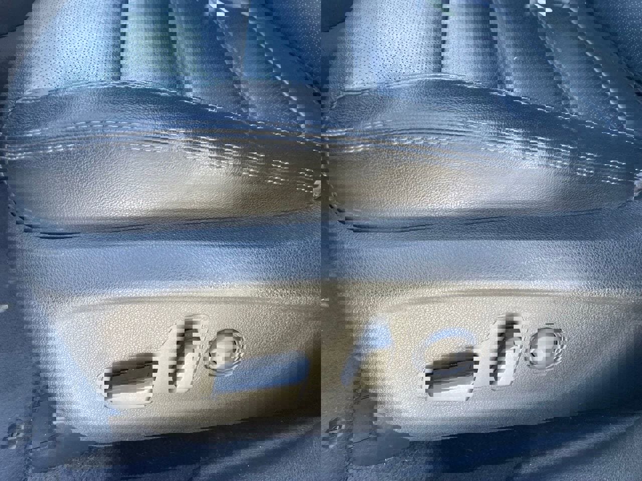 Used 2019 Kia Sorento EX w/ EX Touring Package image 5