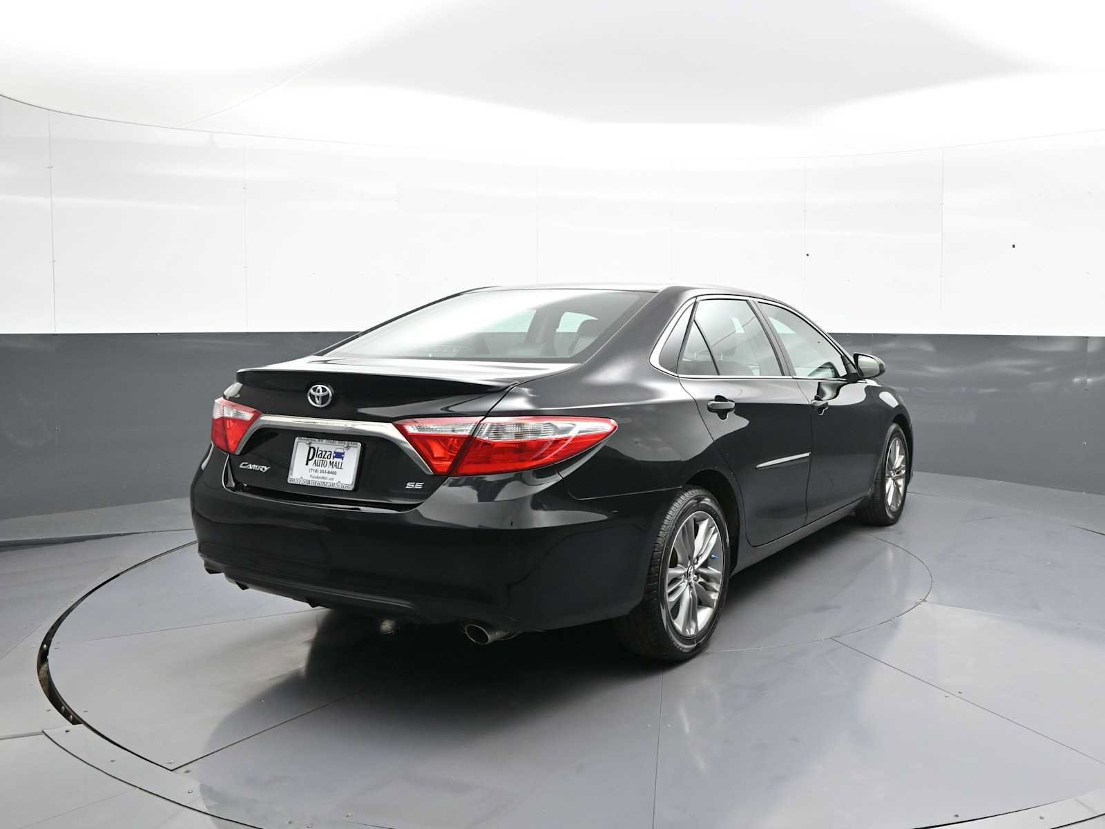 Used 2016 Toyota Camry SE w/ Protection Package (Q2) FWD image 6