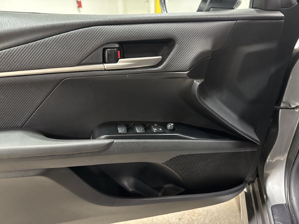 Used 2025 Toyota Camry SE FWD image 20