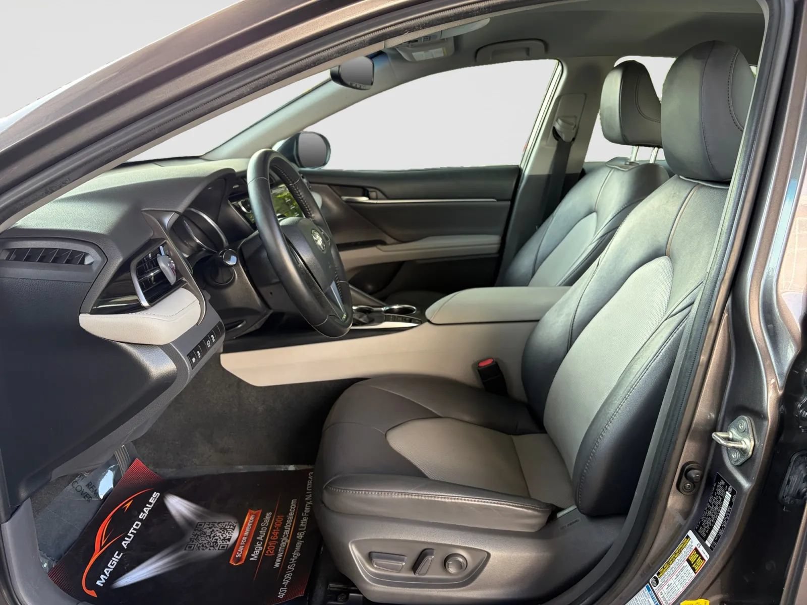 Used 2020 Toyota Camry XLE AWD/4WD image 12
