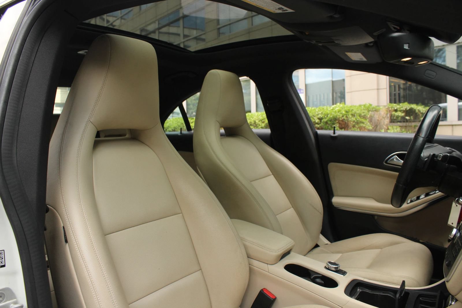 Used 2014 Mercedes-Benz CLA 250 4MATIC image 26