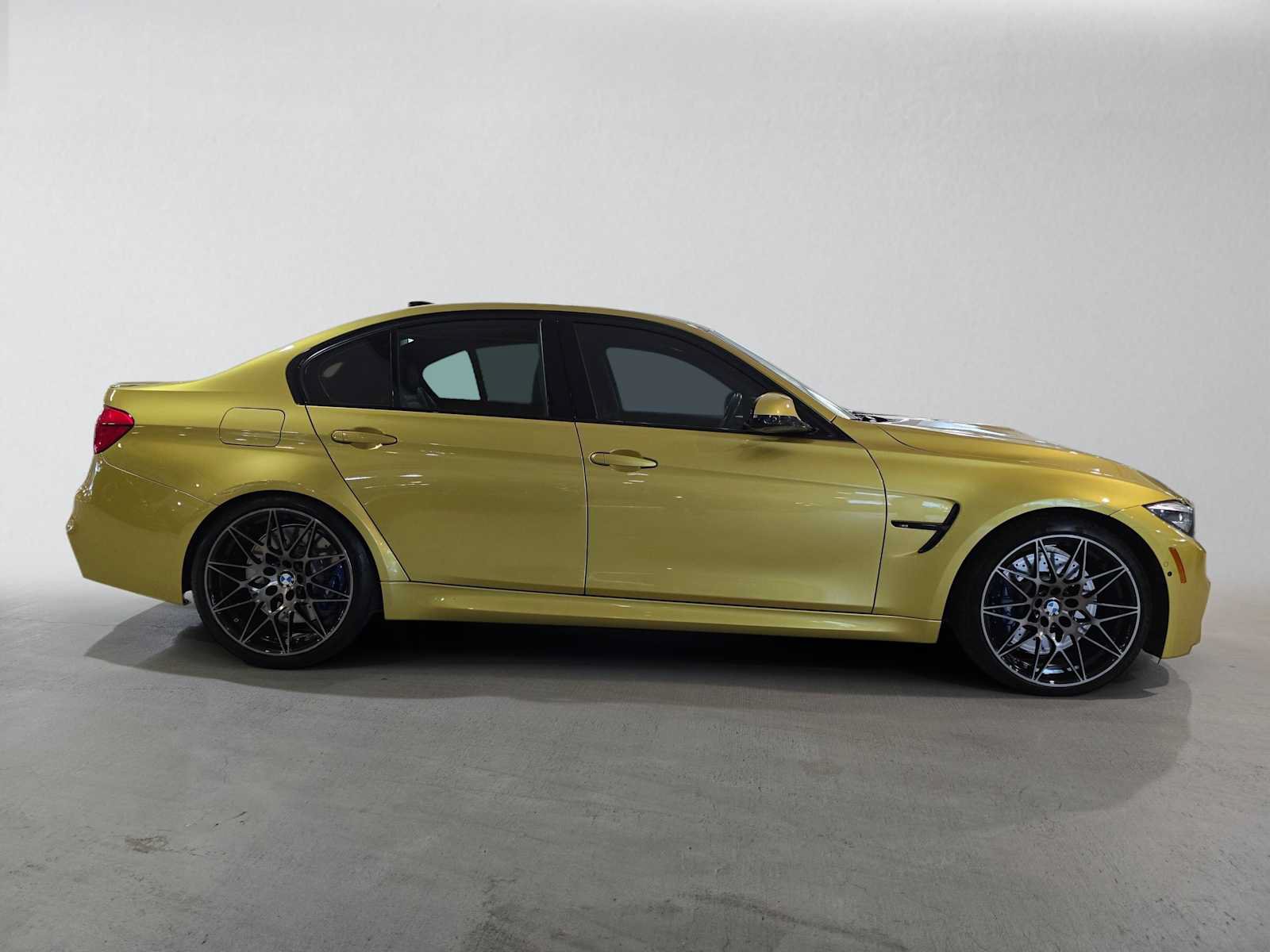Used 2018 BMW M3 RWD image 2
