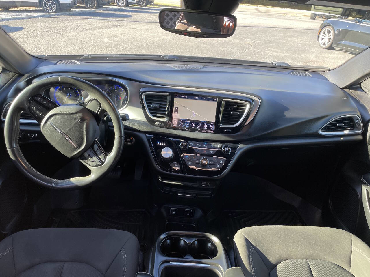 Used 2020 Chrysler Pacifica Touring w/ Advanced Safetytec Group image 14