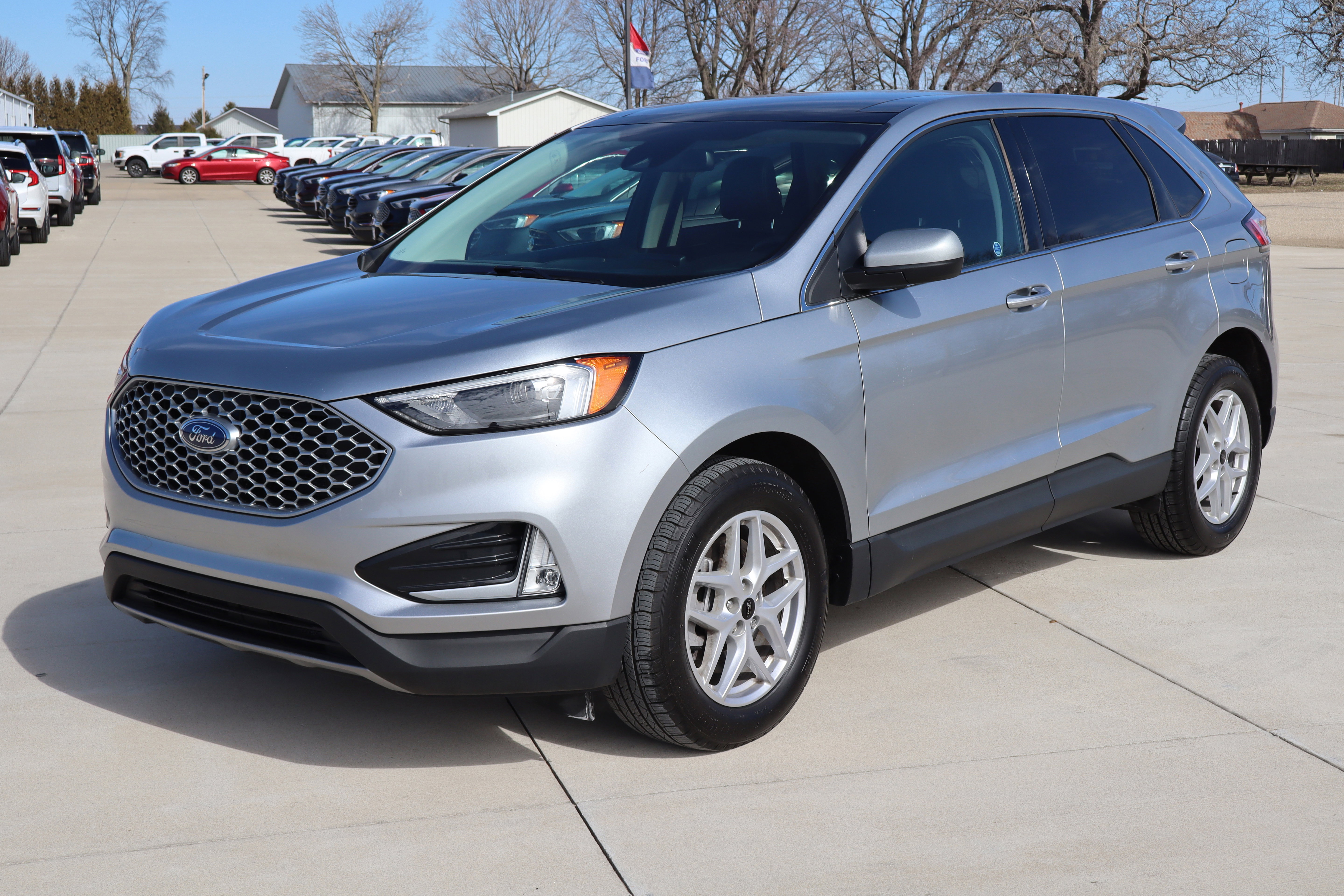 Used 2024 Ford Edge SEL w/ Convenience Package image 2