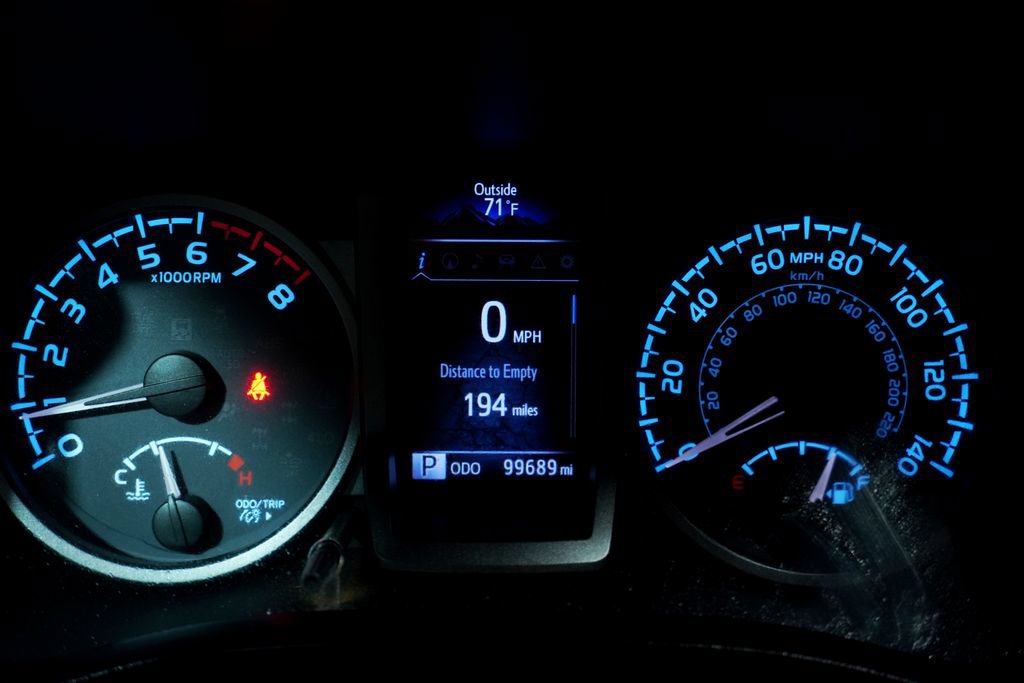 Used 2018 Toyota Tacoma TRD Off-Road w/ Technology Package AWD/4WD image 25