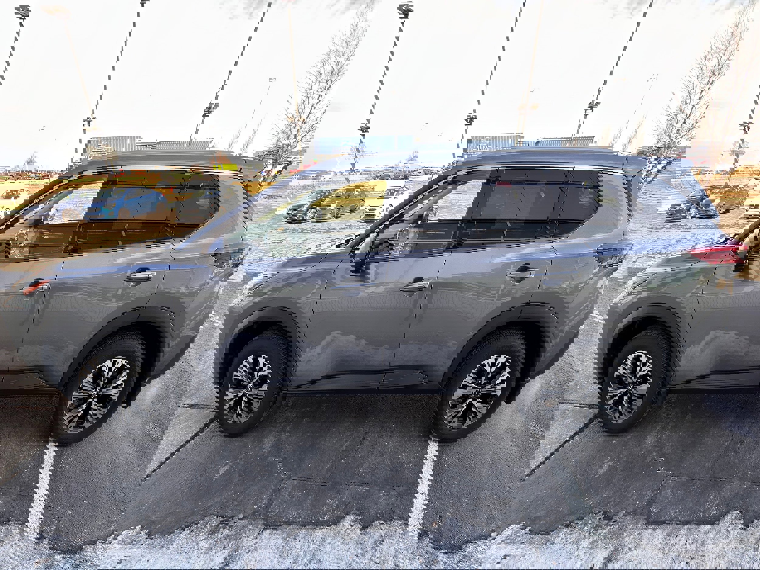 Used 2021 Nissan Rogue SV w/ Premium Package image 6