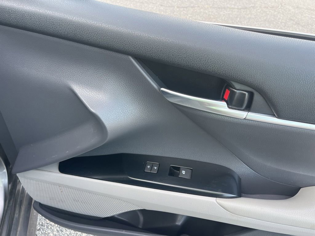 Used 2020 Toyota Camry L FWD image 21