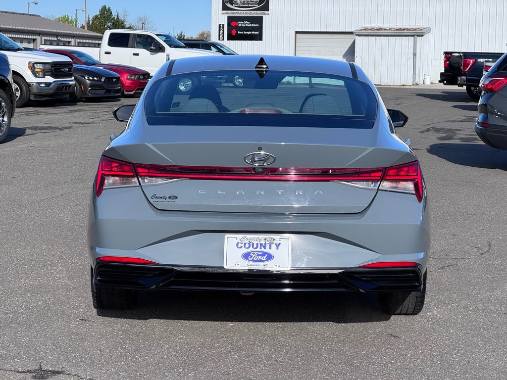 Used 2022 Hyundai Elantra SEL w/ Convenience + Premium Package image 26