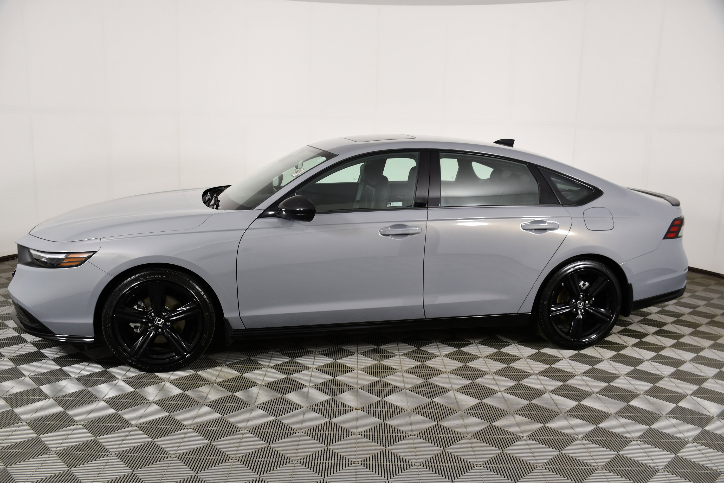 Used 2025 Honda Accord Sport image 8