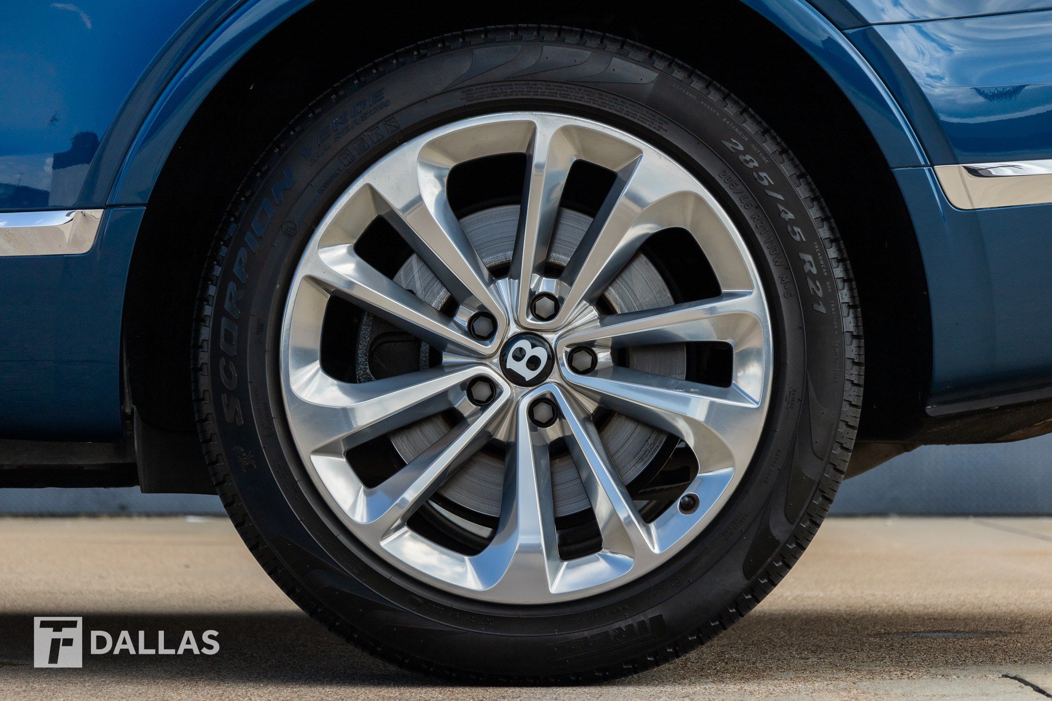 Used 2019 Bentley Bentayga AWD/4WD image 9