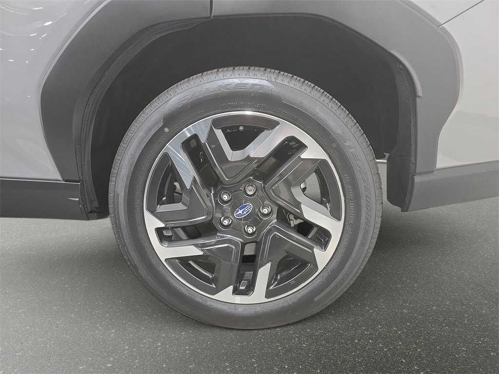 Used 2025 Subaru Forester Premium image 30