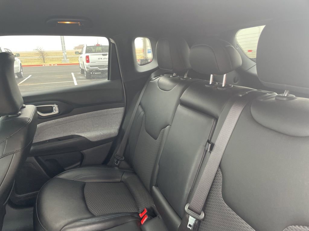 Used 2024 Jeep Compass Latitude image 28