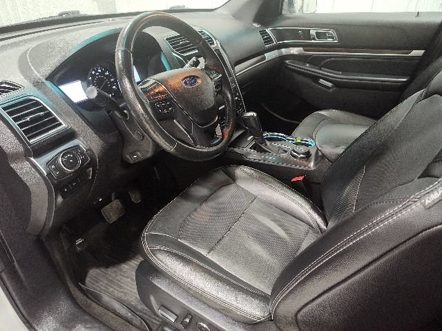 Used 2017 Ford Explorer Limited w/ Equipment Group 301A AWD/4WD image 14