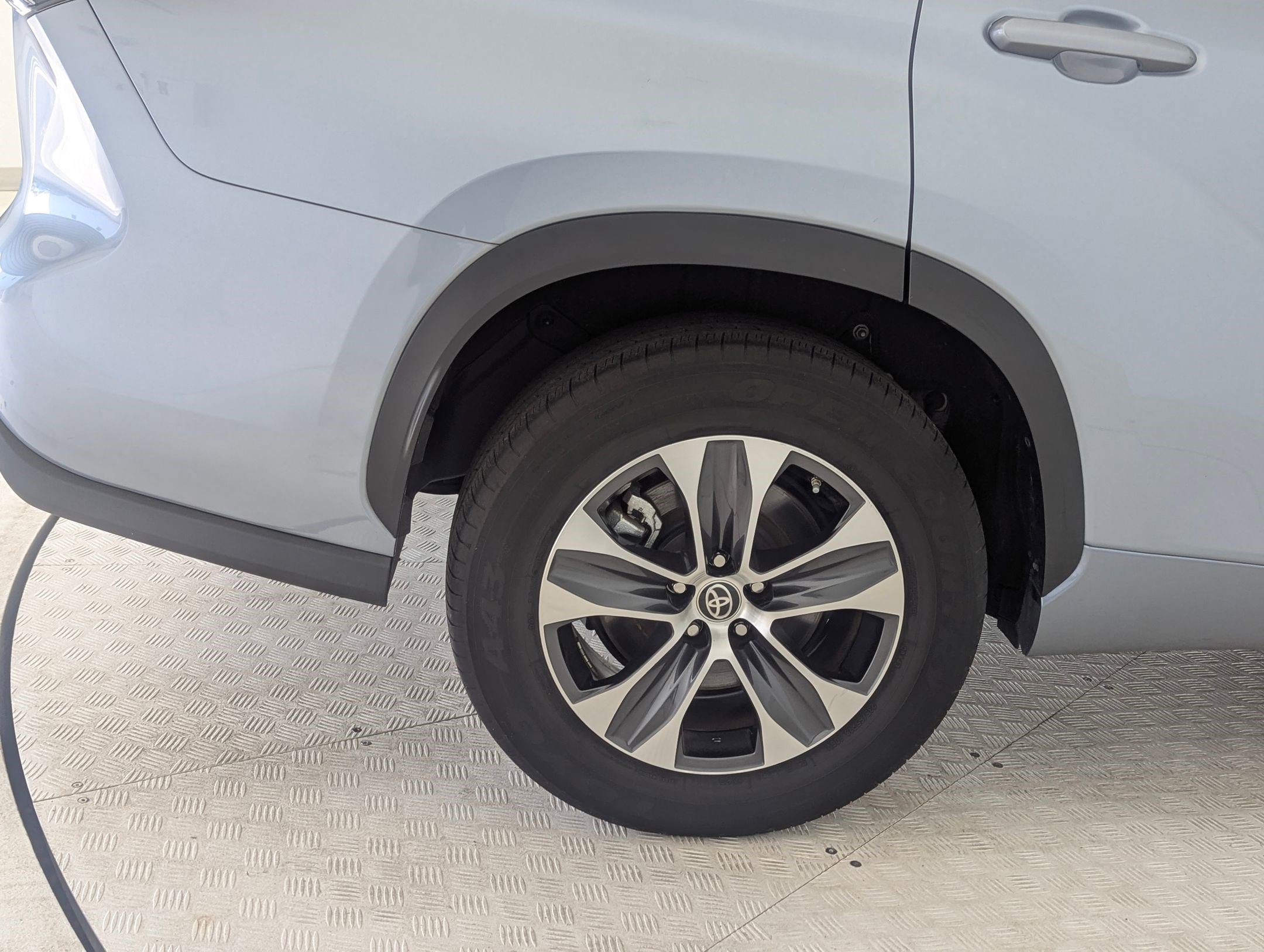 Used 2023 Toyota Highlander XLE image 12