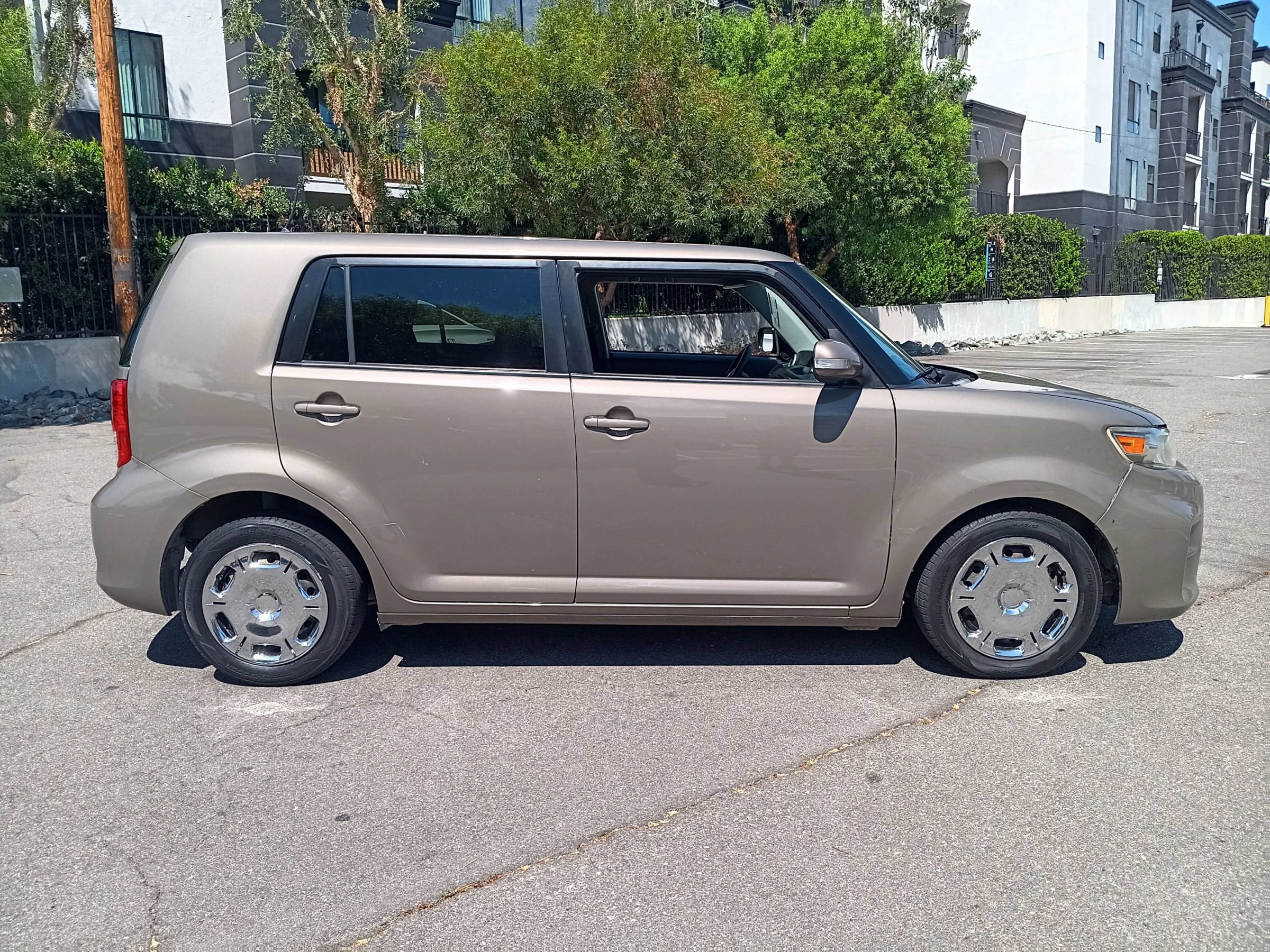 Used 2013 Scion xB FWD image 4