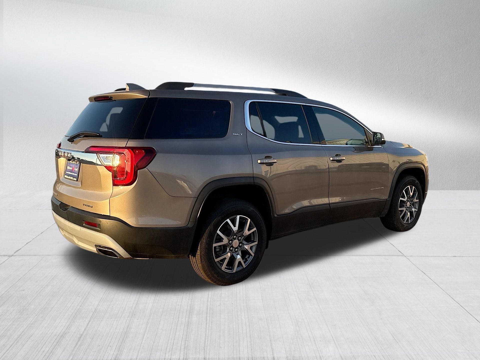 Used 2023 GMC Acadia SLT AWD/4WD image 5