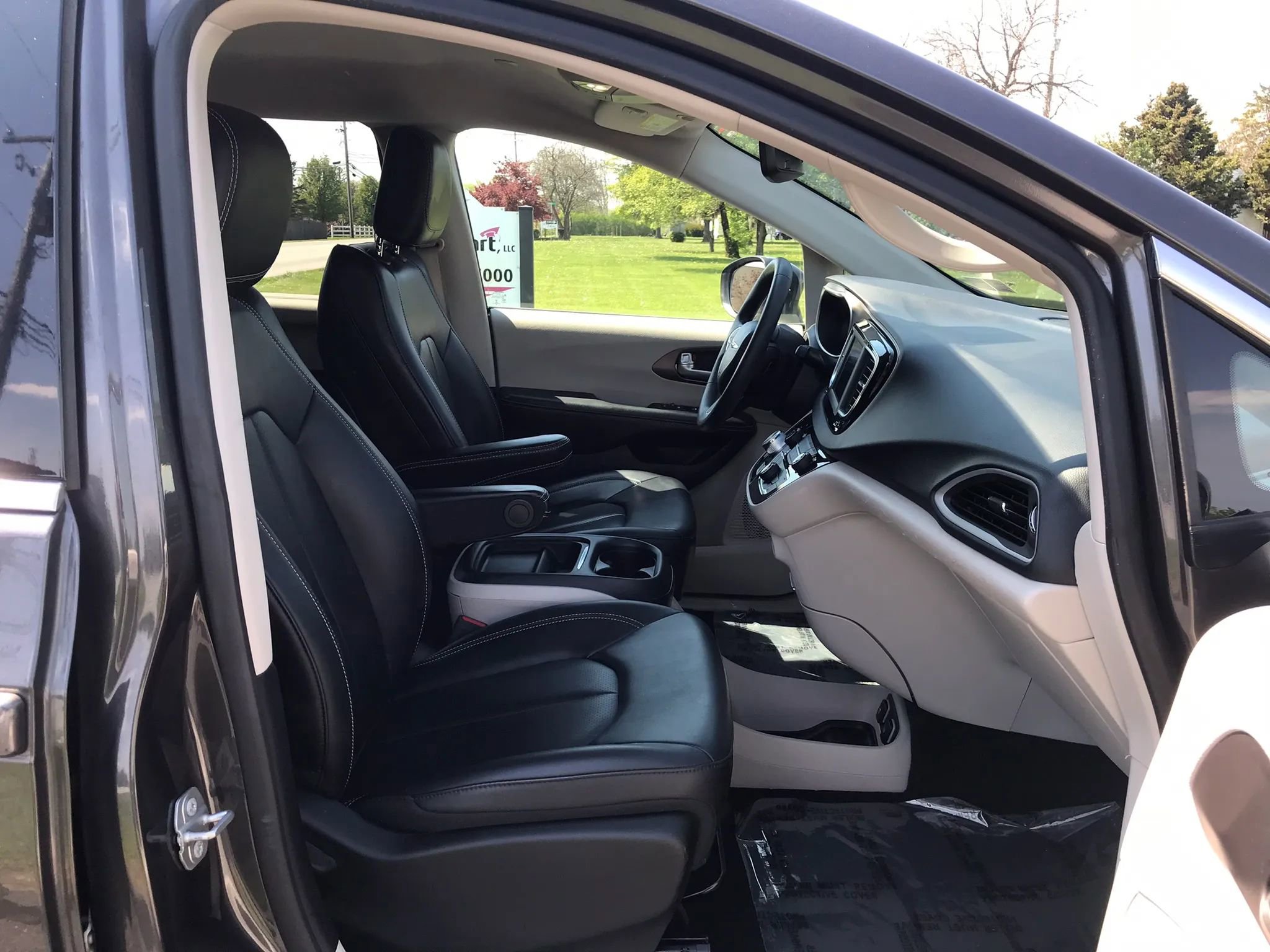 Used 2021 Chrysler Voyager Lxi FWD image 46