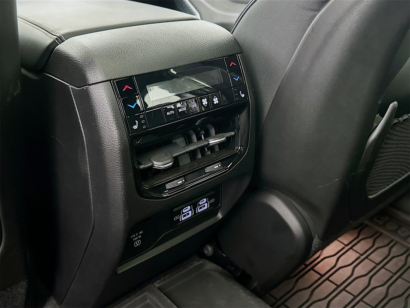 Used 2022 Jeep Grand Cherokee Overland w/ Luxury Tech Group IV image 27