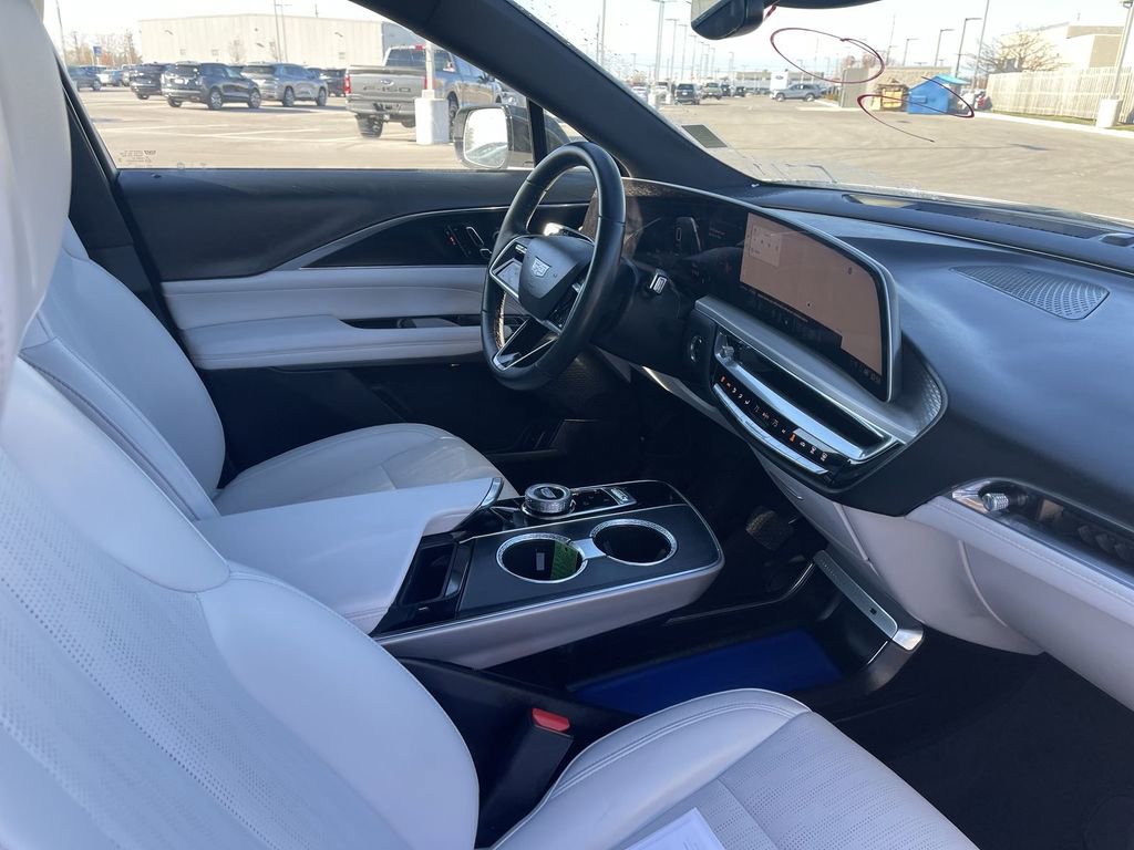 Certified 2024 Cadillac Lyriq Luxury image 39