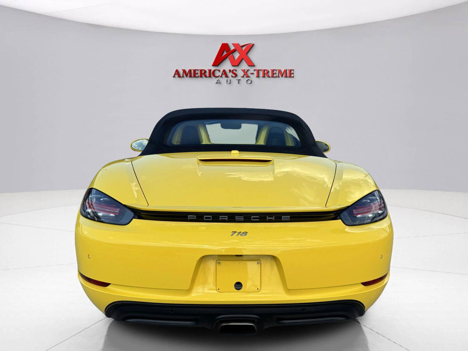 Used 2018 Porsche 718 Boxster RWD image 5