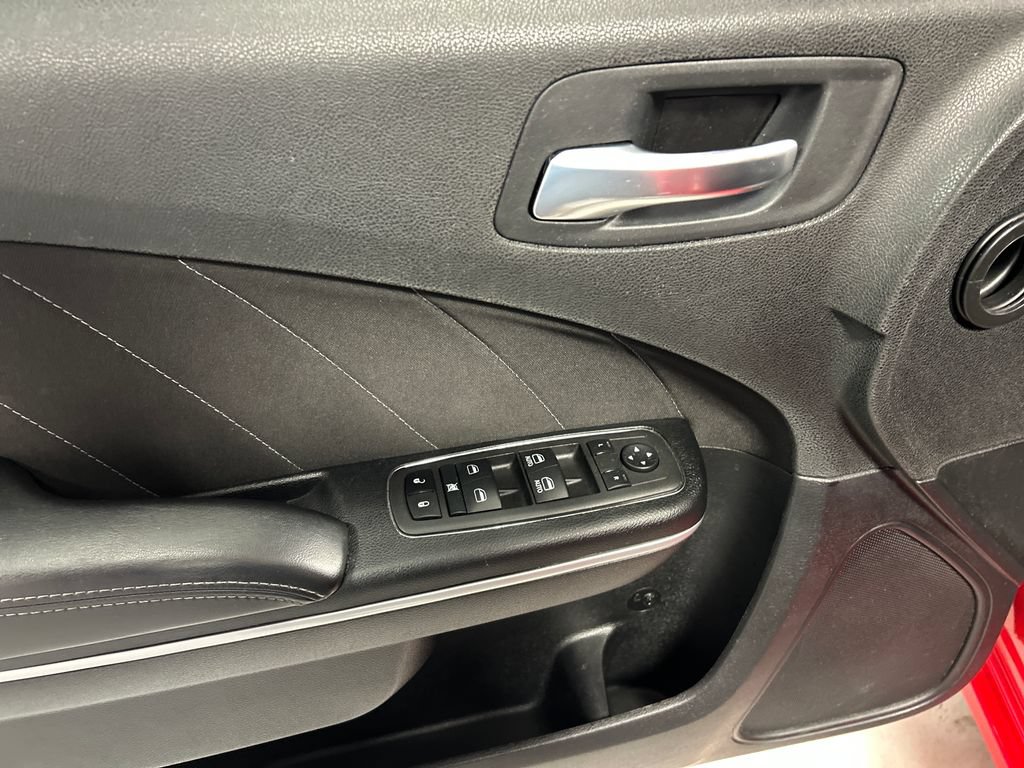 Used 2021 Dodge Charger SXT w/ Driver Convenience Group RWD image 14