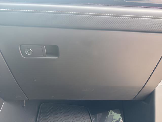 Used 2025 Volkswagen Atlas Cross Sport SEL Premium R-Line image 25