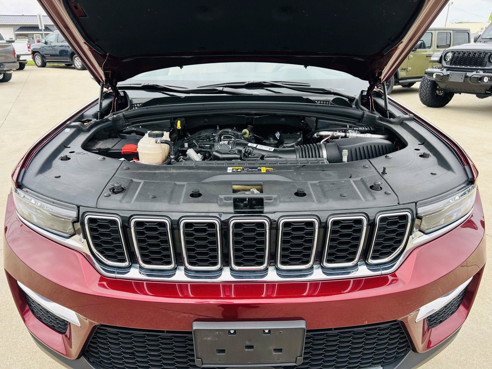 Used 2023 Jeep Grand Cherokee Limited AWD/4WD image 44