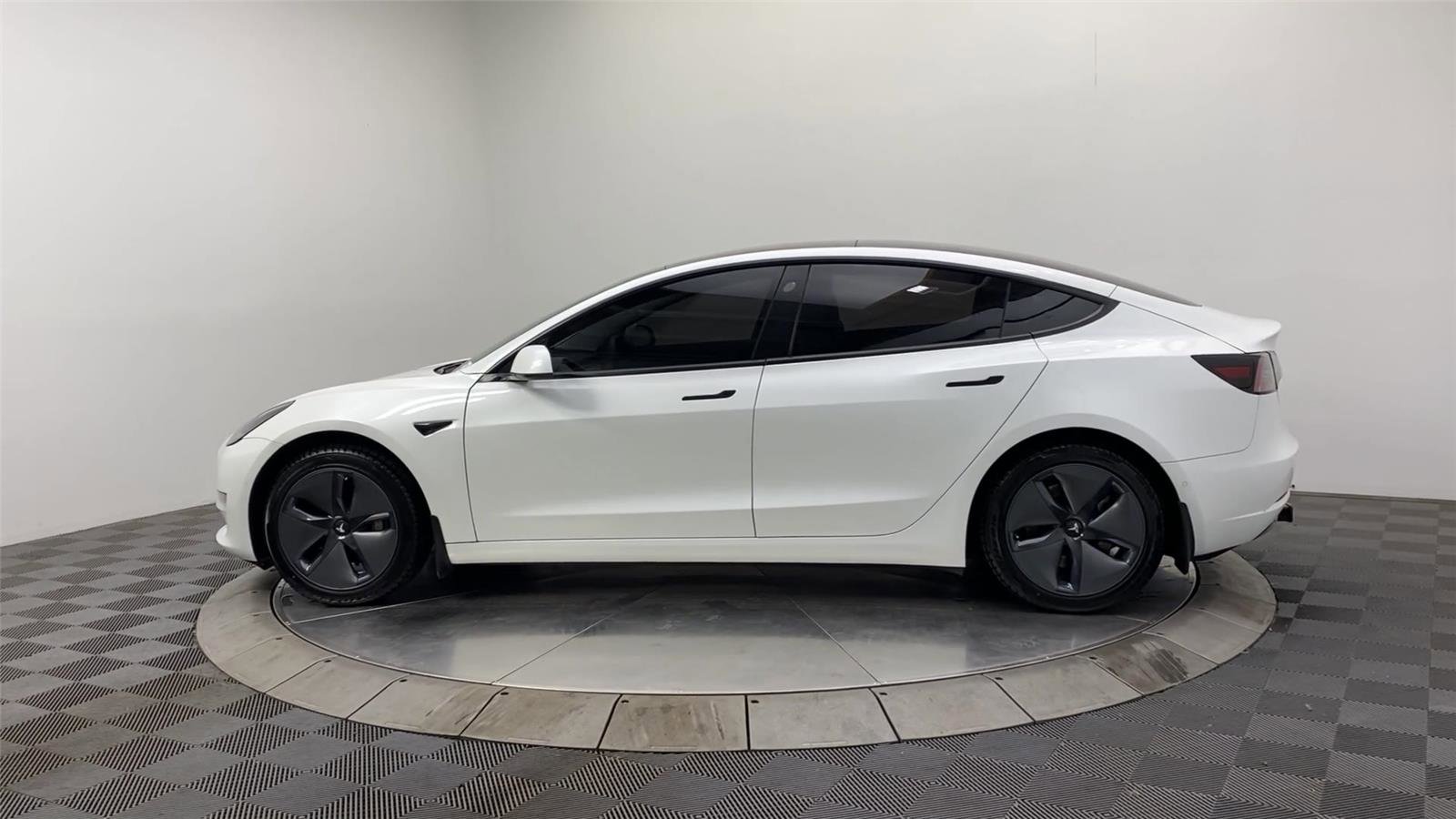 Used 2017 Tesla Model 3 Standard Range image 5