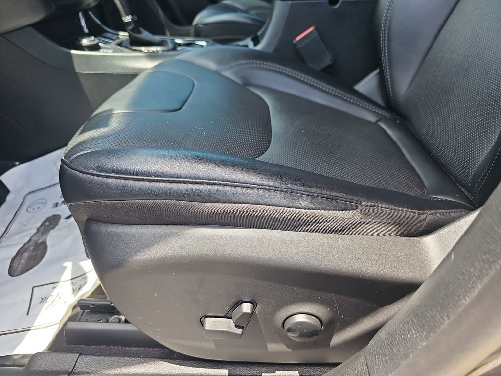 Used 2023 Jeep Cherokee Altitude Lux AWD/4WD image 28