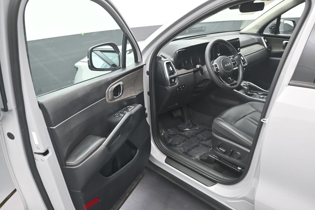 Used 2023 Kia Sorento EX w/ Panoramic Sunroof Package FWD image 10