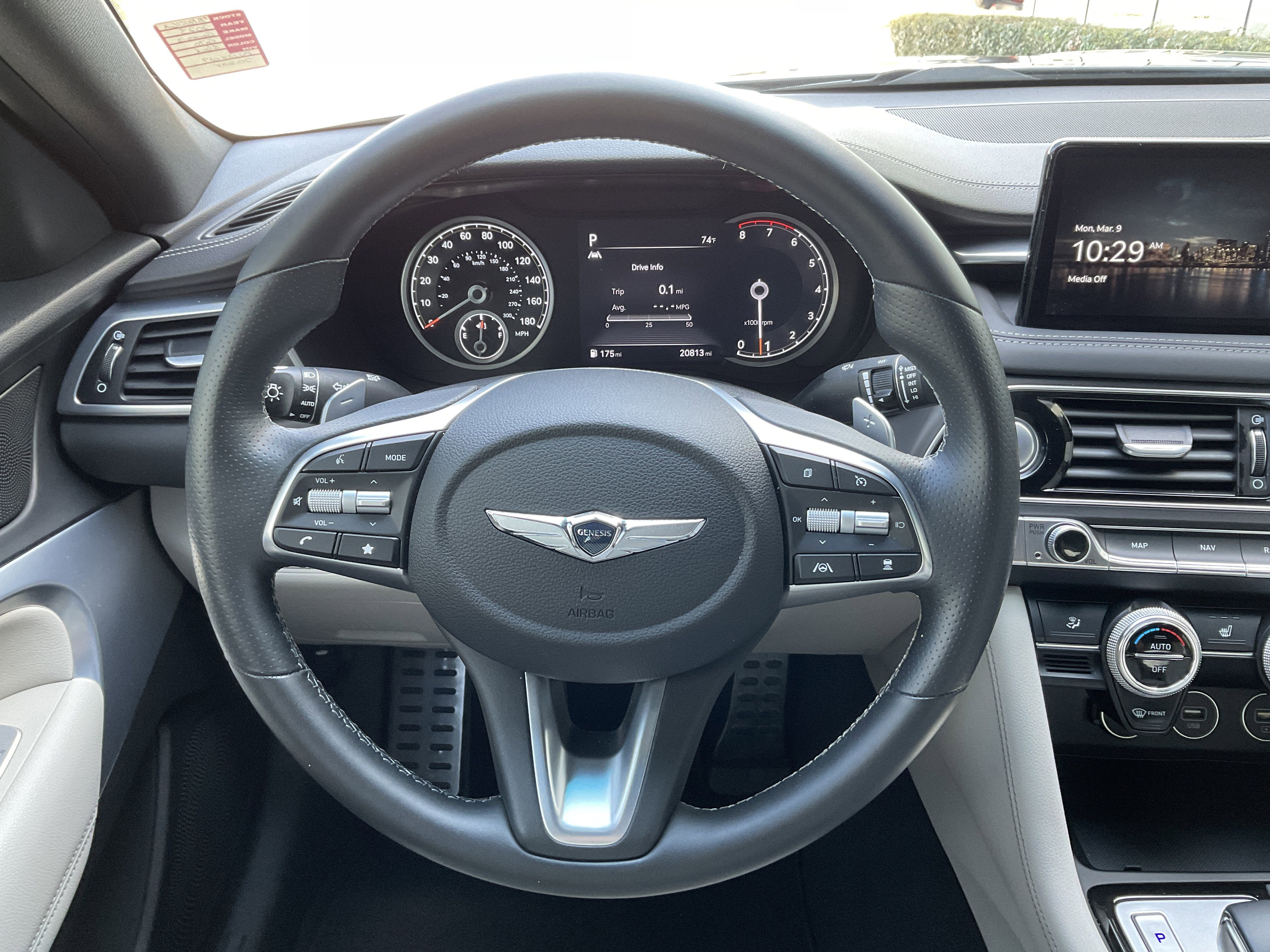 Used 2023 Genesis G70 2.0T image 13