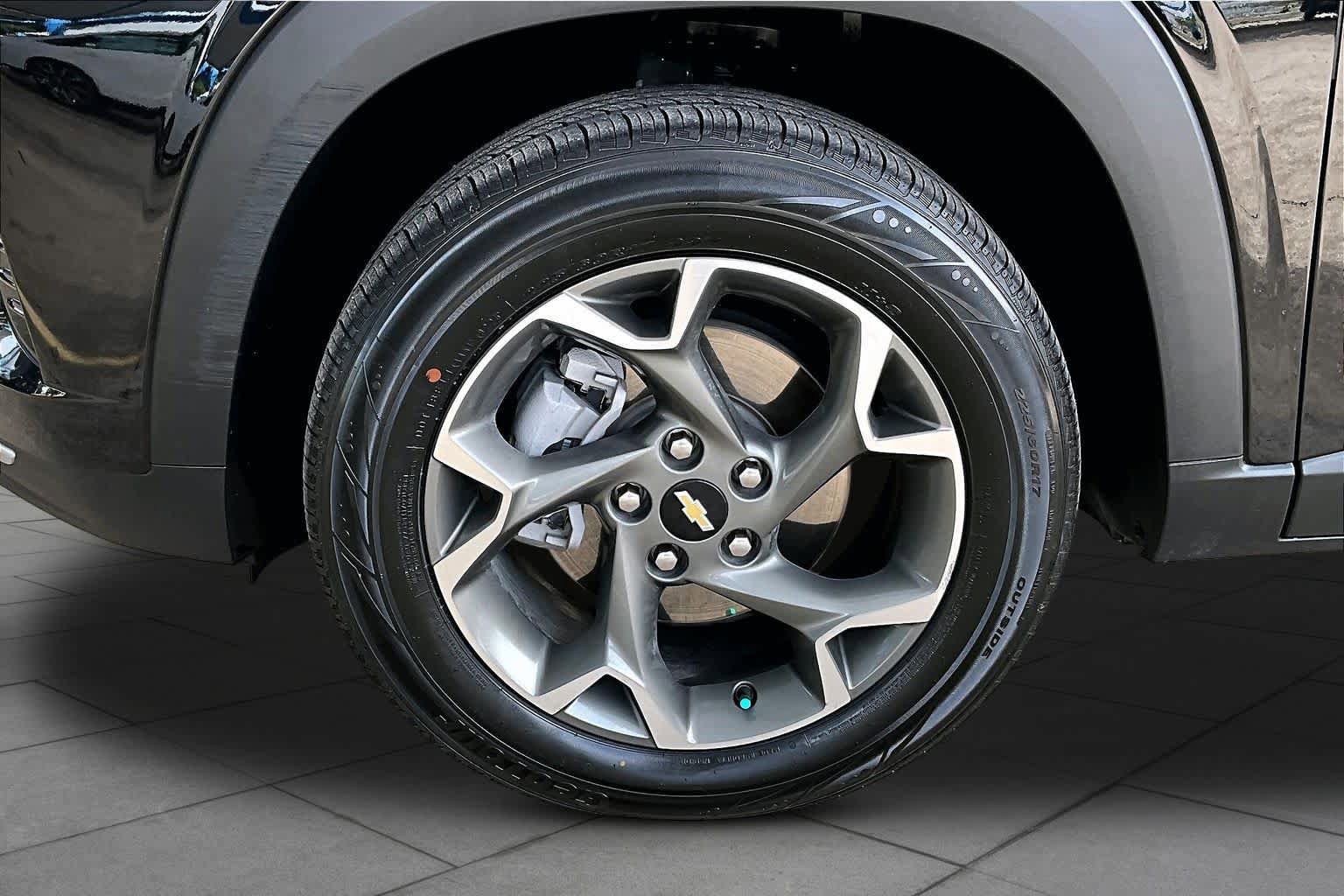 Used 2024 Chevrolet Trax LT FWD image 11