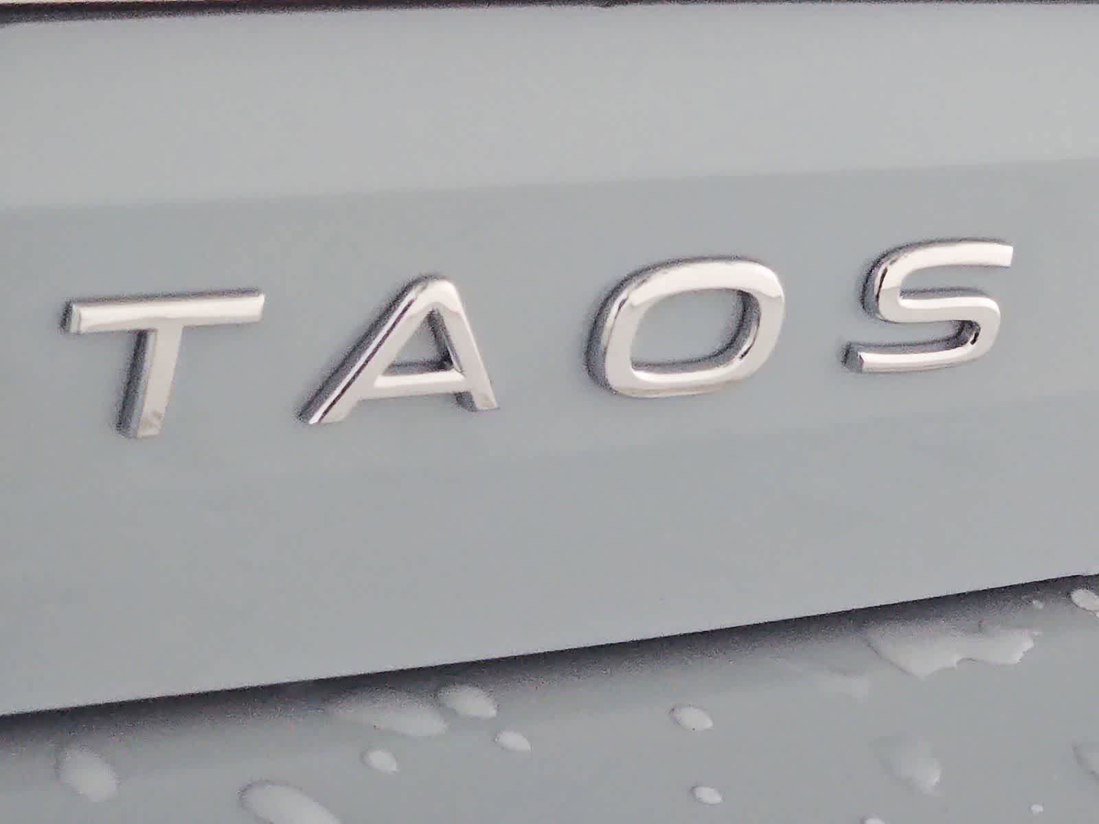 New 2026 Volkswagen Taos SE FWD image 12