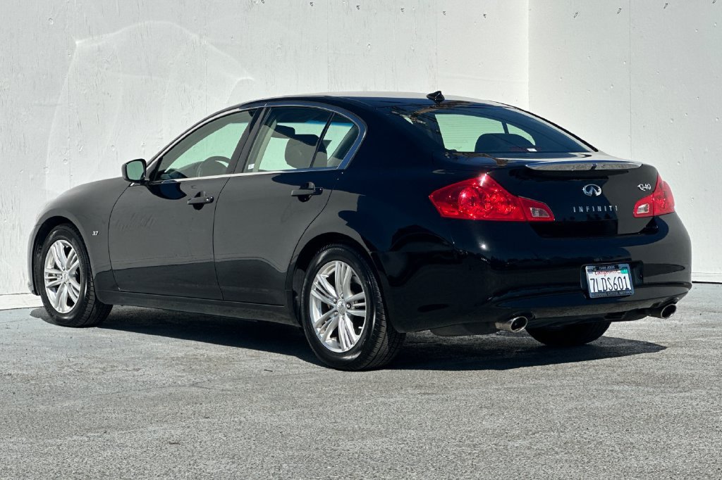 Used 2015 INFINITI Q40 w/ Navigation Package RWD image 5
