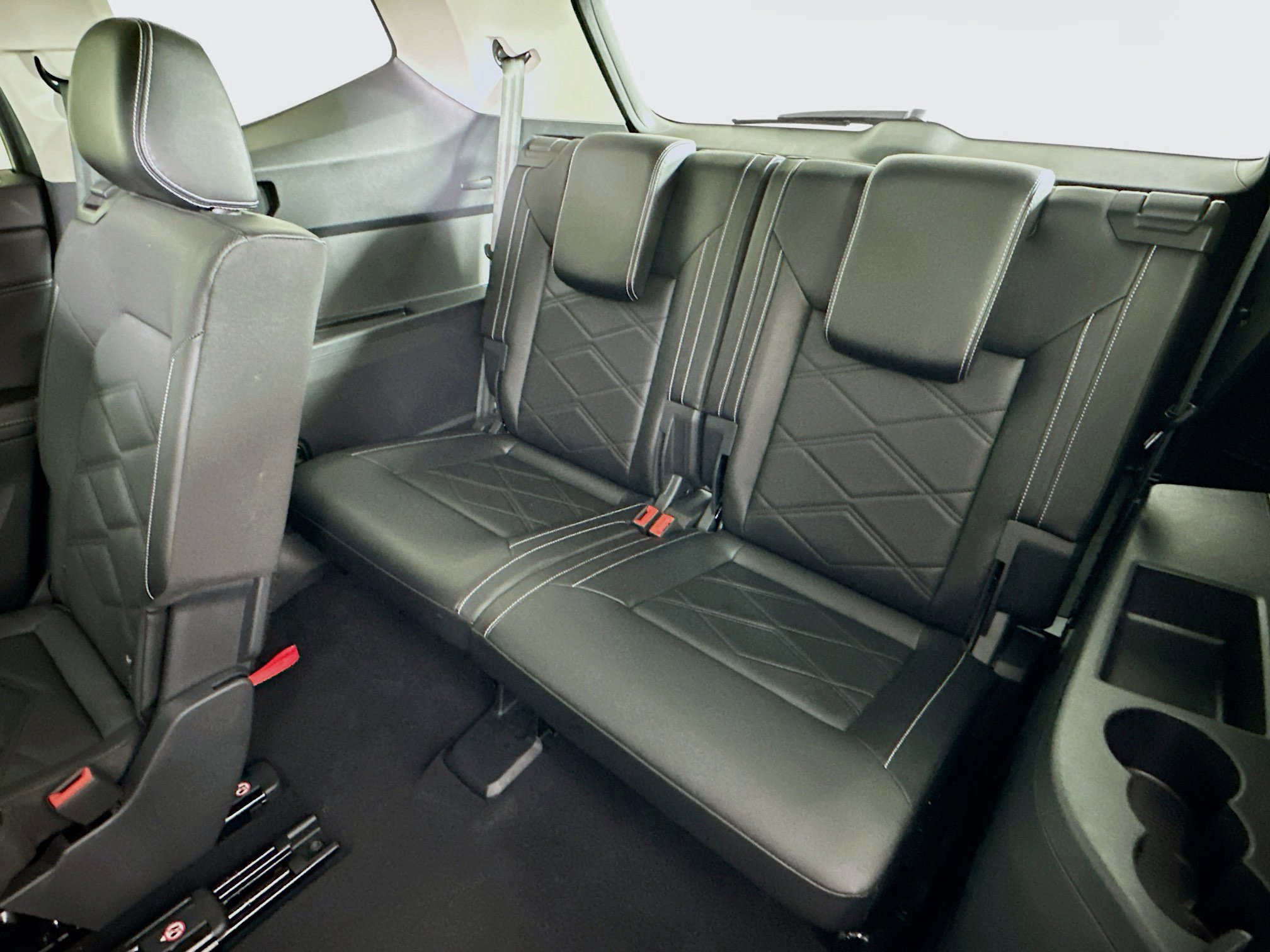 Used 2025 Volkswagen Atlas SE image 28