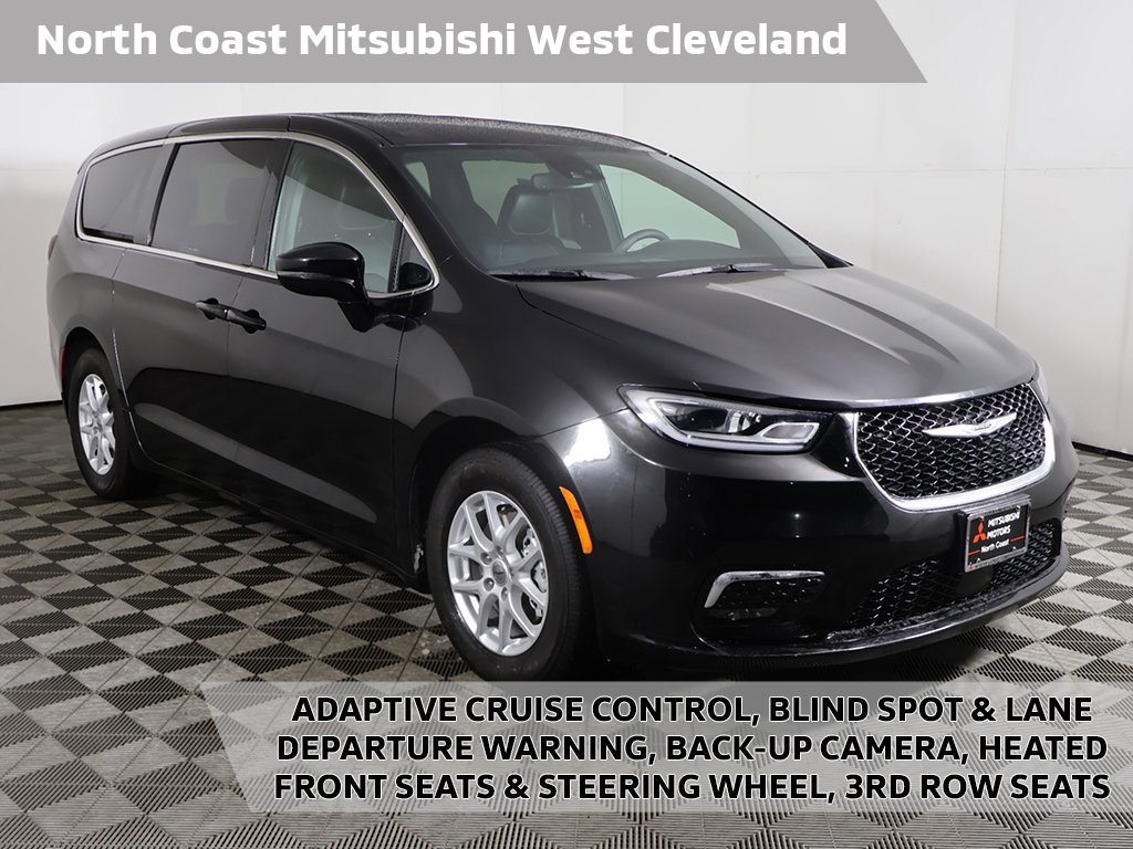 Used 2025 Chrysler Pacifica Select