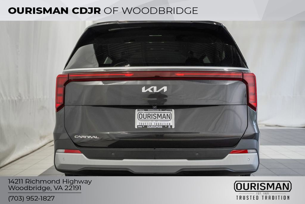 Used 2025 Kia Carnival FWD image 6