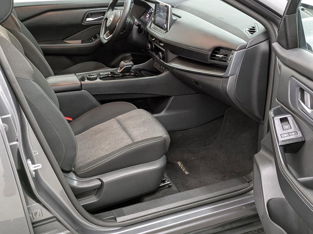 Used 2024 Nissan Rogue SV image 22