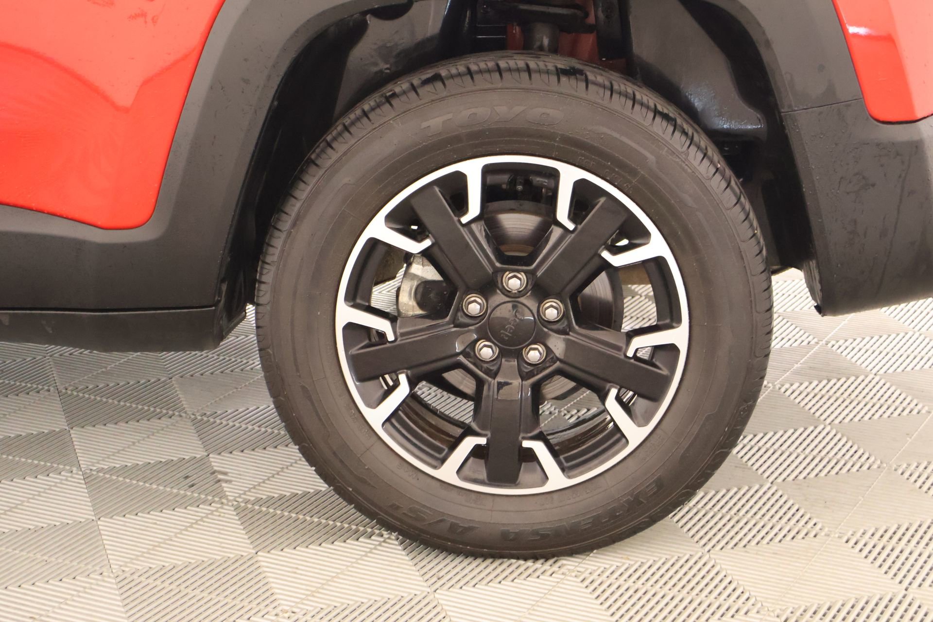 Used 2023 Jeep Renegade Latitude AWD/4WD image 19