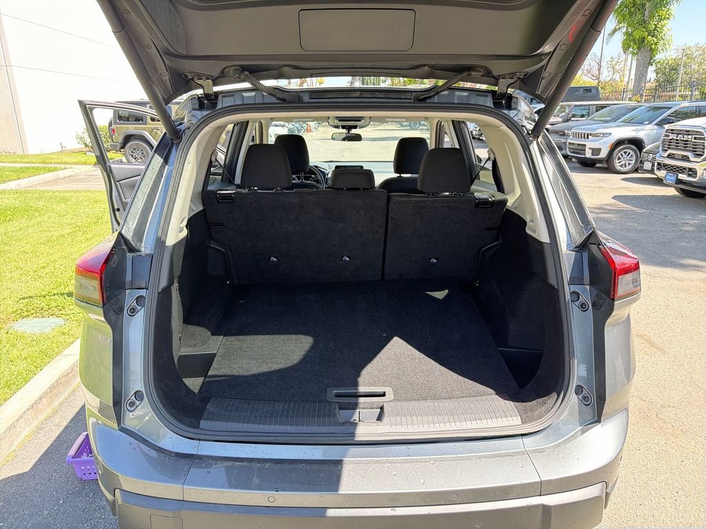 Used 2024 Nissan Rogue SV AWD/4WD image 19