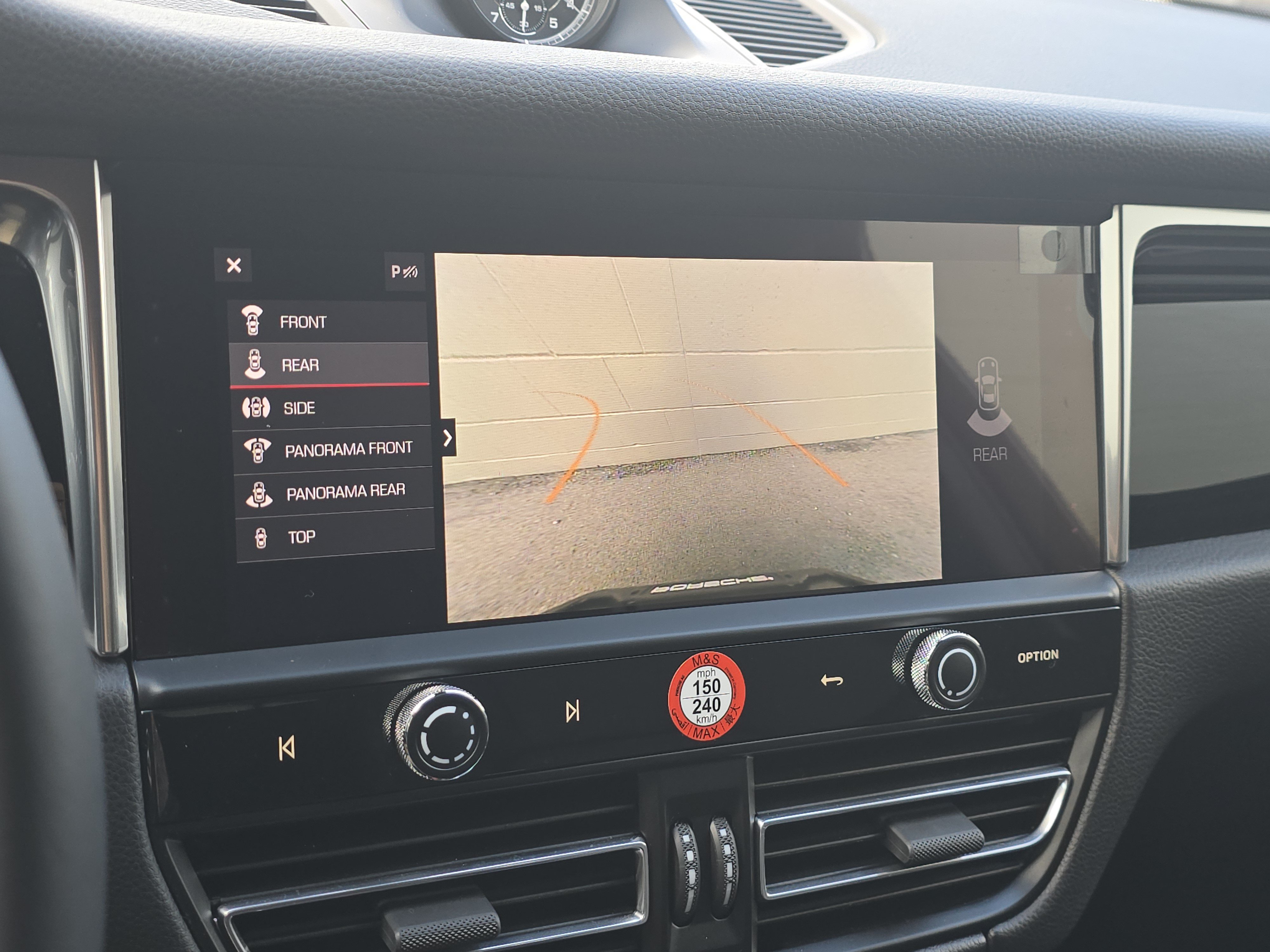 Certified 2025 Porsche Macan AWD/4WD image 12