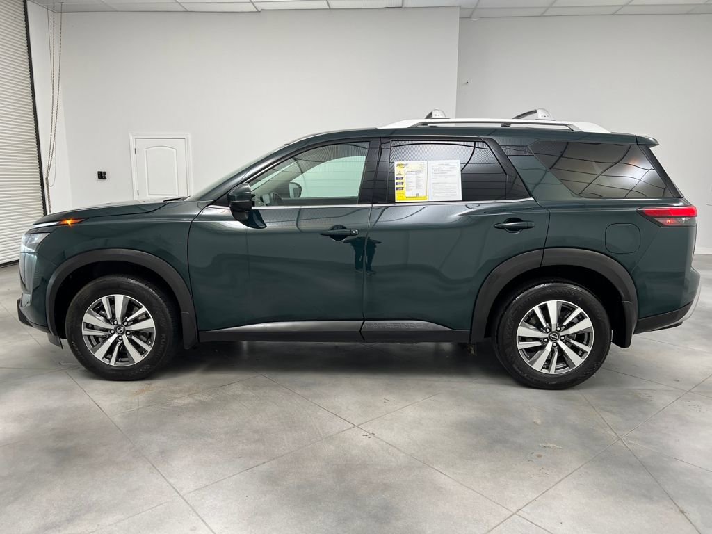 Used 2025 Nissan Pathfinder SL image 4