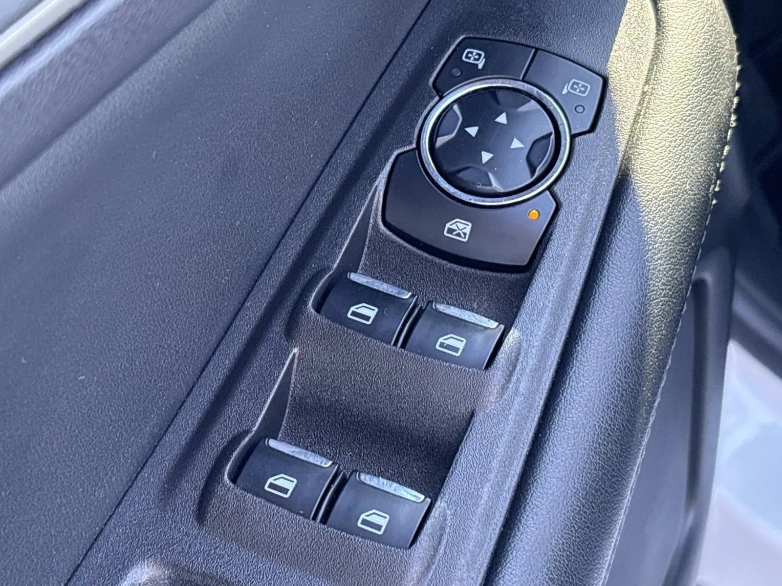 Used 2024 Ford Edge SEL AWD/4WD image 25