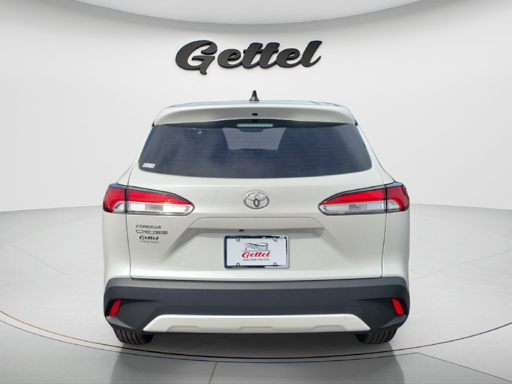 Used 2025 Toyota Corolla Cross L FWD image 6
