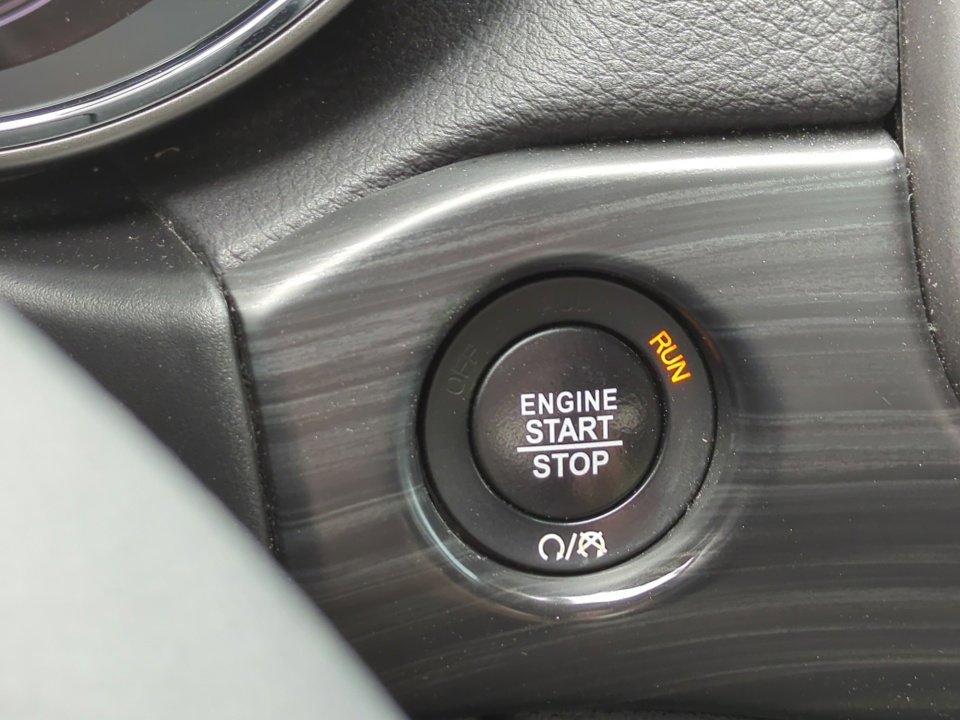 Used 2019 Jeep Grand Cherokee Laredo w/ Security & Convenience Group AWD/4WD image 33