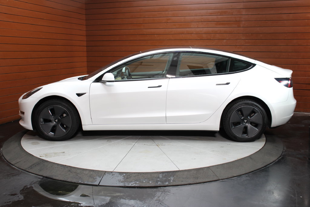 Used 2023 Tesla Model 3 Standard Range RWD image 3