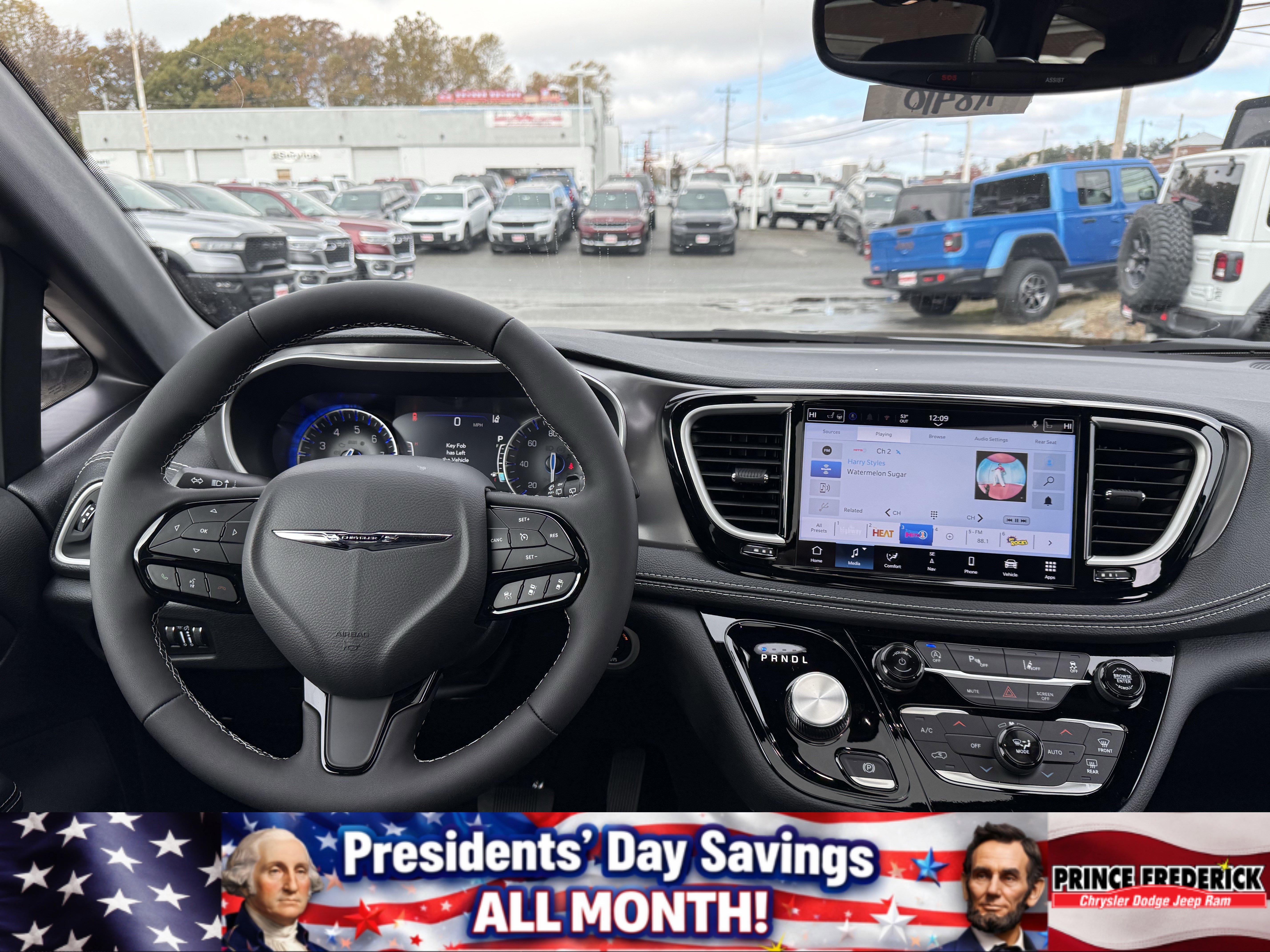 New 2026 Chrysler Pacifica Select image 19