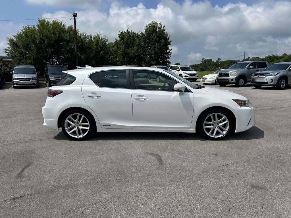 Used 2016 Lexus CT 200h w/ Navigation Package FWD image 4