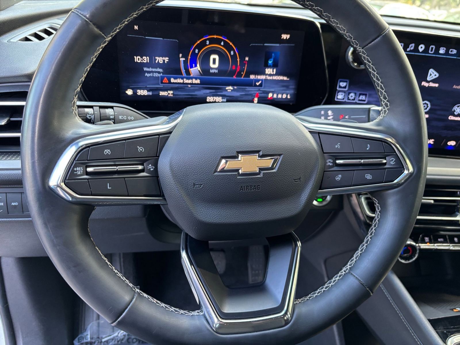 Used 2025 Chevrolet Traverse LT image 41