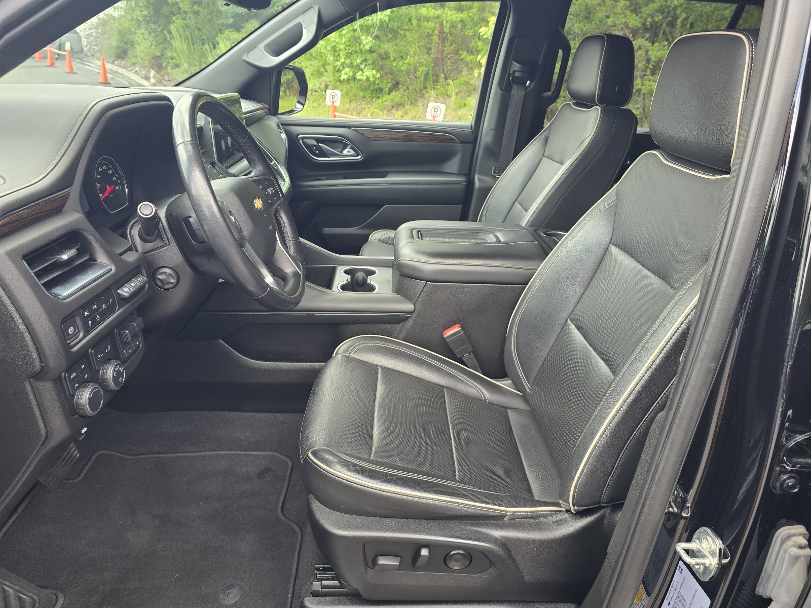 Used 2021 Chevrolet Tahoe Premier w/ Premium Package AWD/4WD image 13